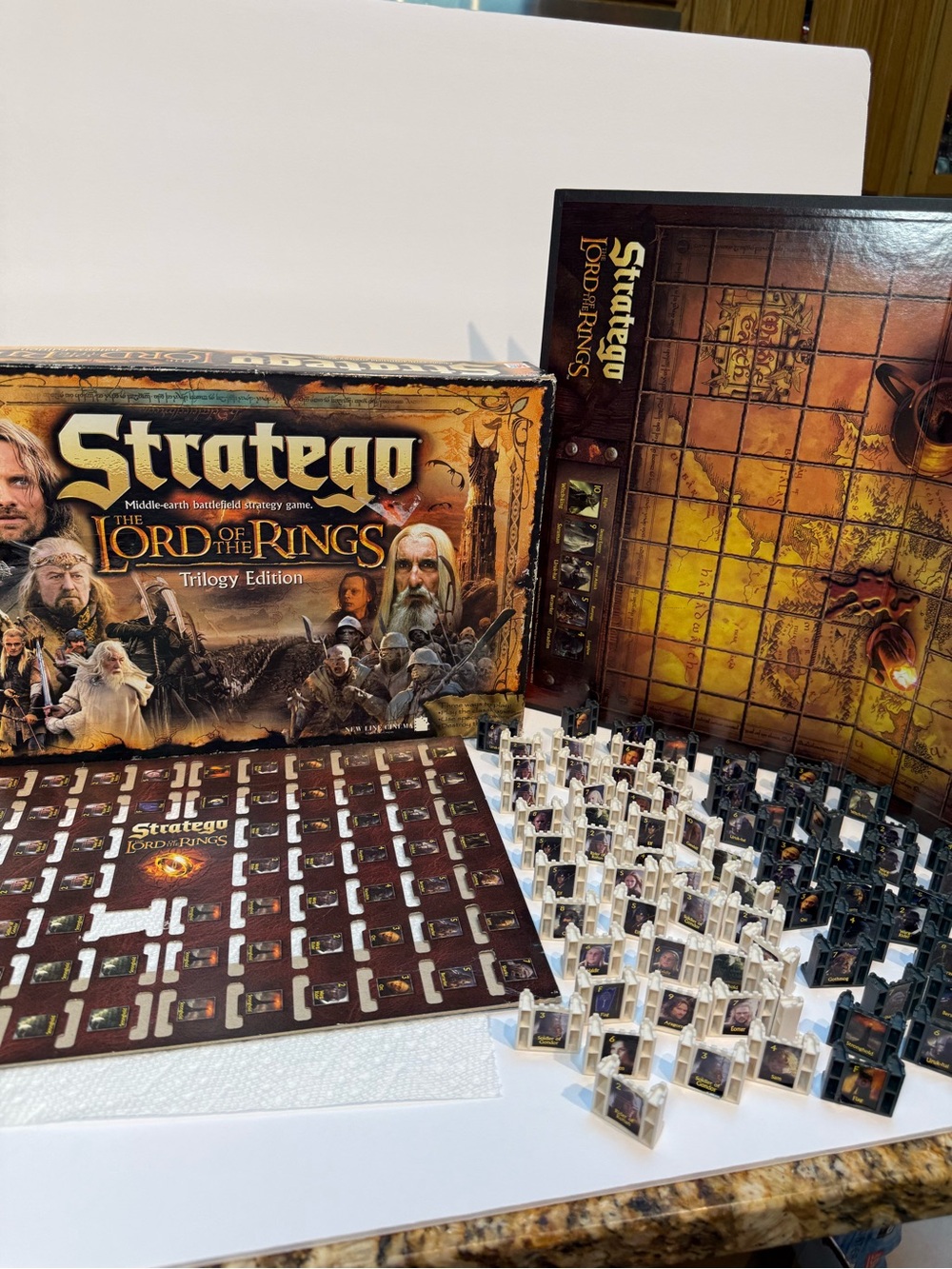 Stratego The Lord of the Rings Trilogy Edition Board Game 2004 - 100% Complete